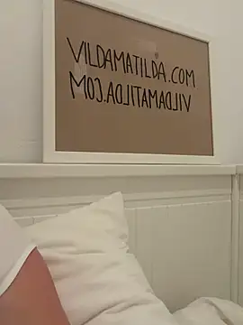 Snapshot of Lillamatilda chatting on April 17, 11:08 pm Lillamatilda online show from April 17, 11:08 pm