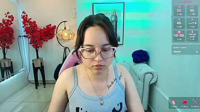 Snapshot of Shady_bug chatting on May 19, 1:56 am Shady bug online show from May 19, 1:56 am