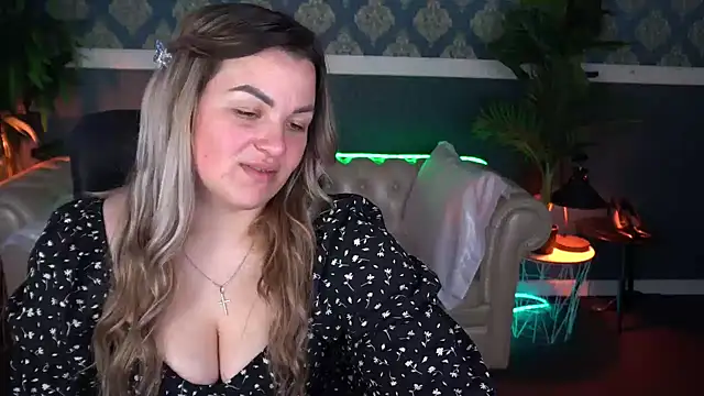 Snapshot of AlissyaGrayy chatting on May 6, 12:32 pm AlissyaGrayy online show from May 6, 12:32 pm