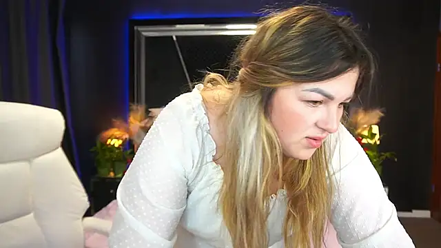 Snapshot of AlissyaGrayy chatting on May 17, 5:49 am AlissyaGrayy online show from May 17, 5:49 am