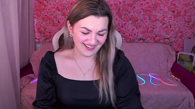Snapshot of AlissyaGrayy chatting on June 24, 6:01 am AlissyaGrayy online show from June 24, 6:01 am