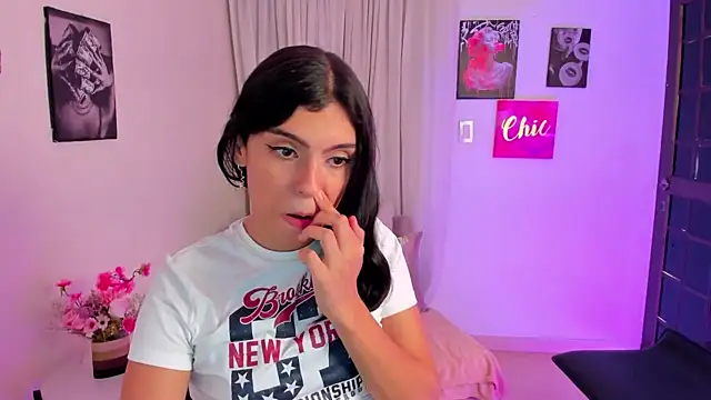 NAOMI SHAW online show from May 8, 4:23 pm