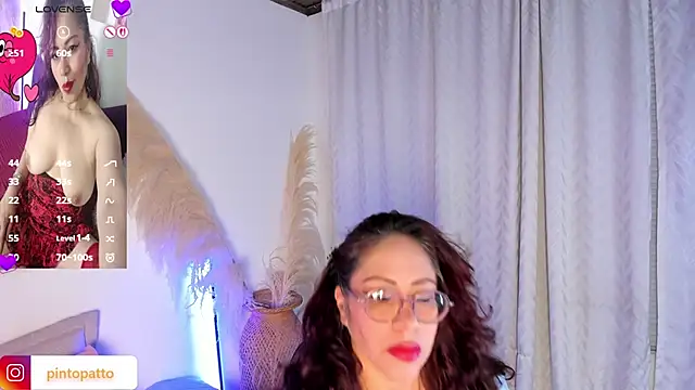 Snapshot of Mariia_Paulaa chatting on May 13, 4:10 am Mariia Paulaa online show from May 13, 4:10 am