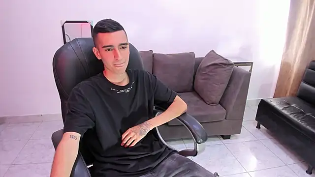 Ethann Boy online show from April 21, 7:39 pm