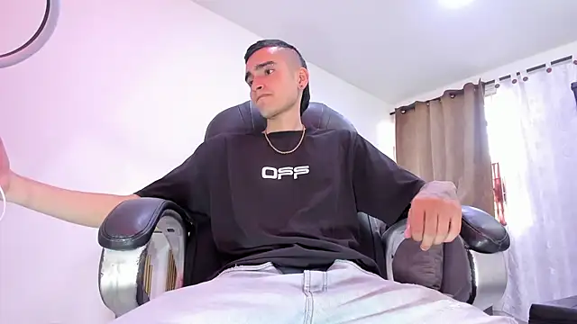 Ethann Boy online show from April 28, 10:04 pm