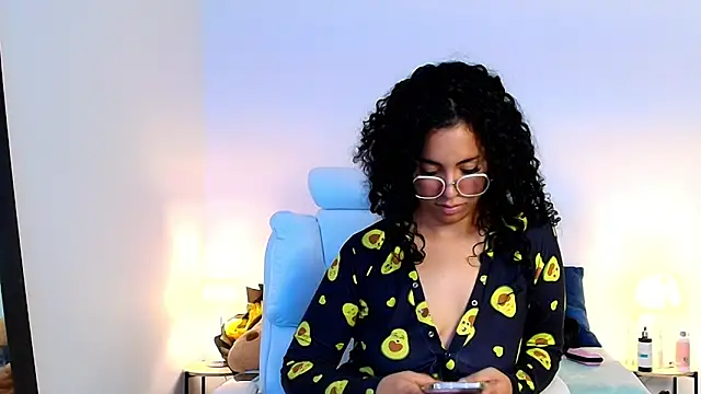 Luciianita lov199 online show from May 10, 8:25 pm