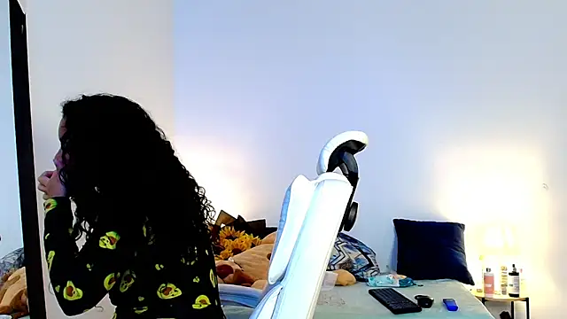 Luciianita lov199 online show from May 11, 8:28 pm