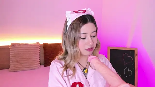 Amber Palmer online show from July 12, 9:39 pm