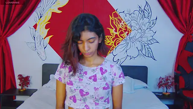 Hottie Veronica online show from May 3, 5:30 pm