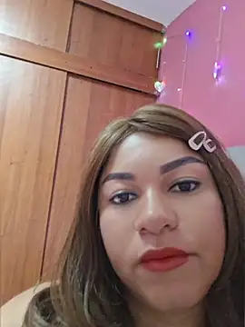 Snapshot of maia_00 chatting on March 25, 1:44 am maia 00 online show from March 25, 1:44 am