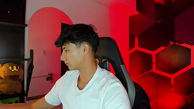 MaxiimoRomano  online show from June 24, 7:13 pm