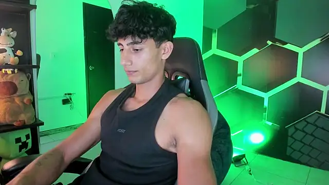 MaxiimoRomano  online show from July 1, 7:24 pm