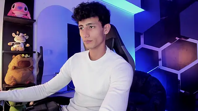 MaxiimoRomano  online show from July 16, 7:31 pm