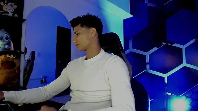 MaxiimoRomano  online show from July 25, 7:22 pm