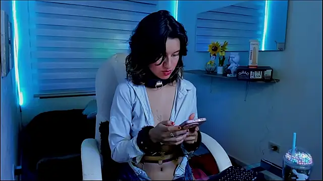 Snapshot of Clawdeen_Hot chatting on March 20, 3:11 am Clawdeen Hot online show from March 20, 3:11 am