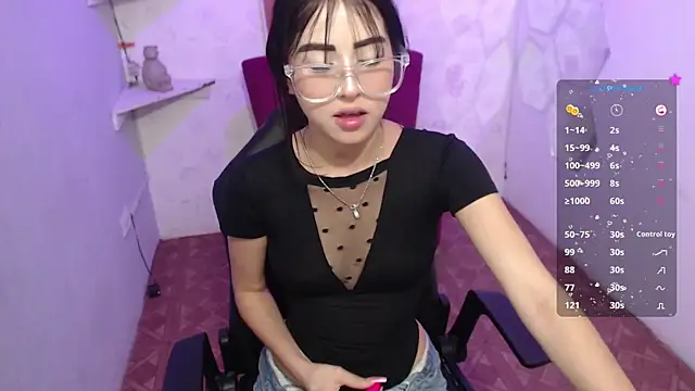 Snapshot of Melodi_velasquez chatting on May 30, 3:58 am Melodi velasquez online show from May 30, 3:58 am