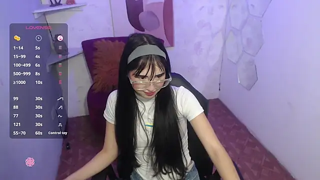 Snapshot of Melodi_velasquez chatting on July 8, 3:44 am Melodi velasquez online show from July 8, 3:44 am