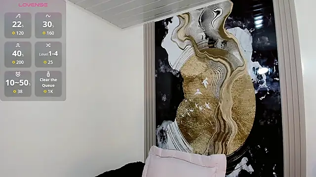 Snapshot of Tiffany_Velanyer__ chatting on May 17, 5:05 am Tiffany Velanyer online show from May 17, 5:05 am