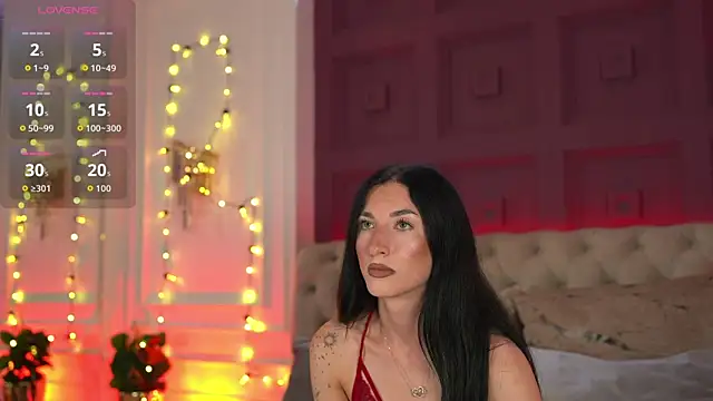 Snapshot of EllieJules chatting on June 28, 3:56 am EllieJules online show from June 28, 3:56 am