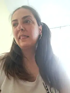 Snapshot of Arya_Malone chatting on June 8, 7:31 am Arya Malone online show from June 8, 7:31 am