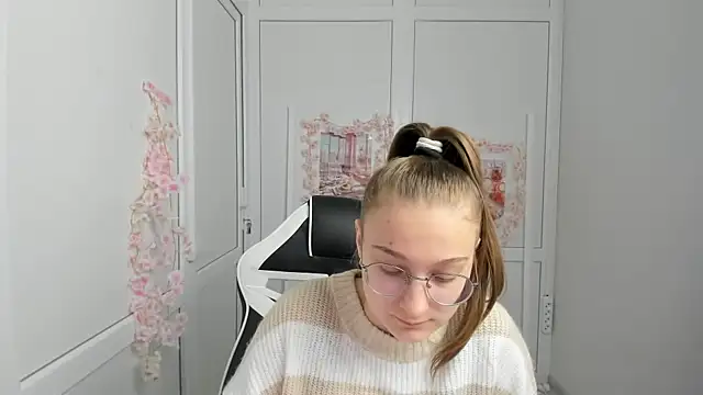 Snapshot of Mia_kristal chatting on May 26, 8:32 am Mia kristal online show from May 26, 8:32 am
