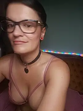Snapshot of Evamilfhungary chatting on June 15, 8:22 pm Evamilfhungary online show from June 15, 8:22 pm