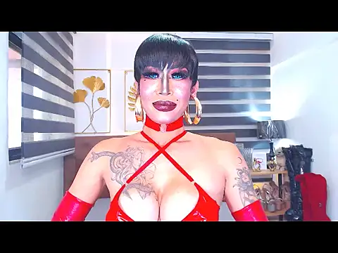 Snapshot of DominateMistressTania chatting on June 17, 12:13 am DominateMistressTania online show from June 17, 12:13 am