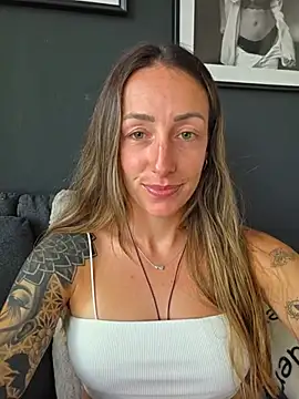 NicoleKaiser online show from May 31, 4:03 pm
