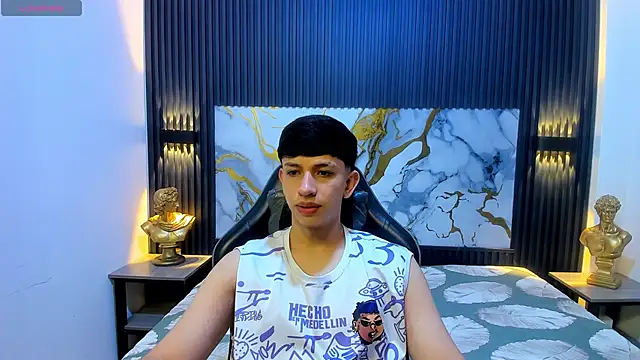 Snapshot of AdrianFranko chatting on June 5, 1:28 pm AdrianFranko online show from June 5, 1:28 pm