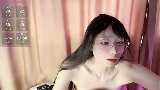 Snapshot of xinxinzii chatting on June 2, 11:18 pm xinxinzii online show from June 2, 11:18 pm