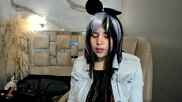 Snapshot of Cata_black chatting on May 18, 11:49 am Cata black online show from May 18, 11:49 am