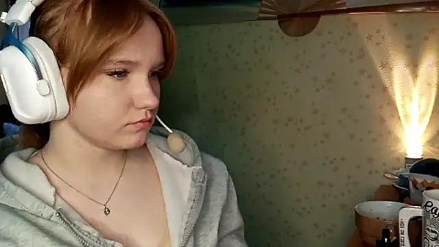 BelladeSimons online show from March 19, 6:06 am