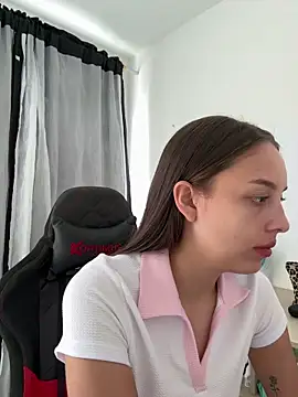 Lauren Storm online show from May 3, 4:02 pm