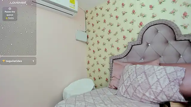 crystal watson0 online show from August 3, 7:39 pm
