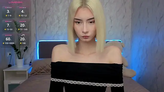 Snapshot of kittysocutie chatting on April 25, 12:02 am kittysocutie online show from April 25, 12:02 am