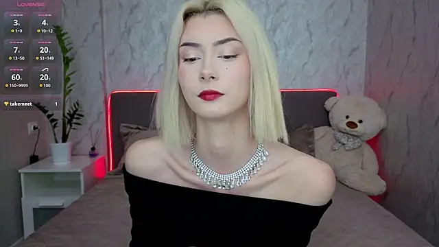 Snapshot of kittysocutie chatting on May 6, 12:30 am kittysocutie online show from May 6, 12:30 am