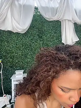 Snapshot of CurlyOopsieXXX chatting on July 2, 9:21 pm CurlyOopsieXXX online show from July 2, 9:21 pm