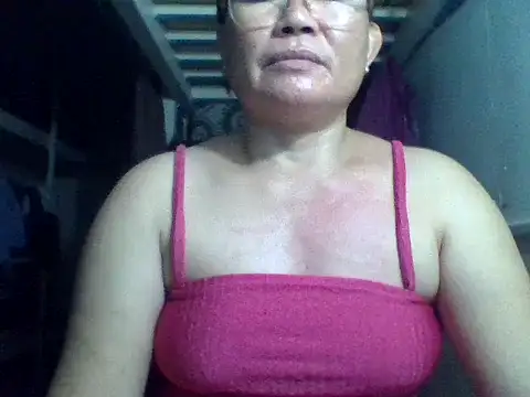 Snapshot of Singlemom_of2 chatting on May 8, 12:32 pm Singlemom of2 online show from May 8, 12:32 pm