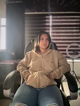 Laila LS online show from March 18, 1:36 pm