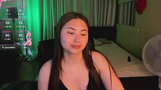 Snapshot of IceIcebabe_ chatting on June 14, 1:25 am IceIcebabe online show from June 14, 1:25 am