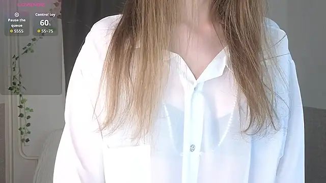 Snapshot of Emily_Nelsonn chatting on June 23, 4:05 pm Emily Nelsonn online show from June 23, 4:05 pm