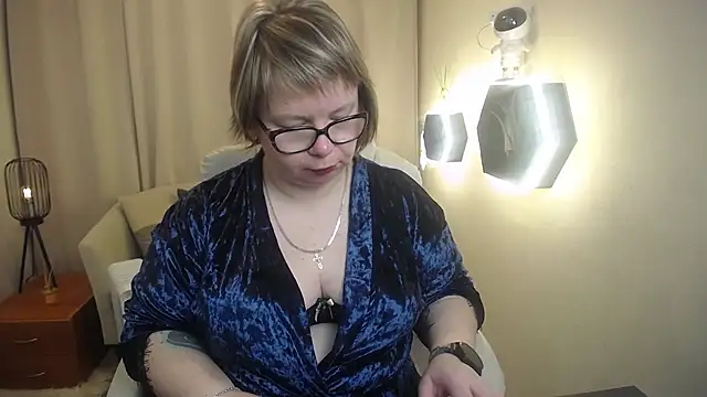 BonnnyBoobsy online show from April 23, 5:52 am