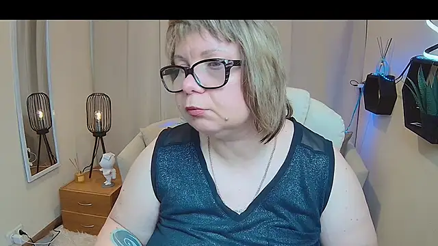 Snapshot of BonnnyBoobsy chatting on May 17, 12:23 pm BonnnyBoobsy online show from May 17, 12:23 pm
