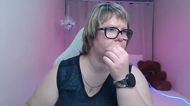 Snapshot of BonnnyBoobsy chatting on May 19, 6:58 pm BonnnyBoobsy online show from May 19, 6:58 pm
