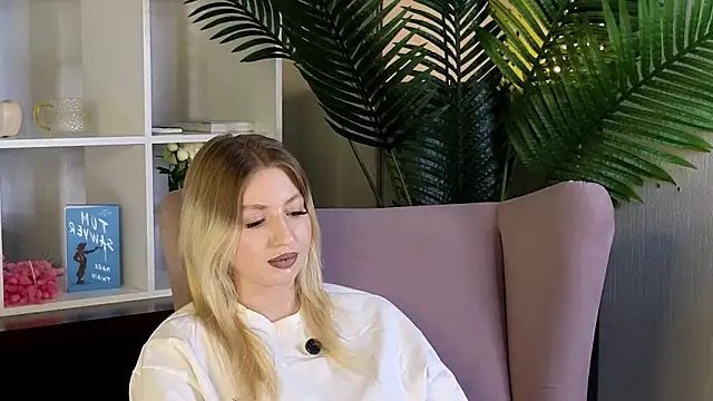 Snapshot of ShuLievens chatting on March 20, 10:09 am ShuLievens online show from March 20, 10:09 am