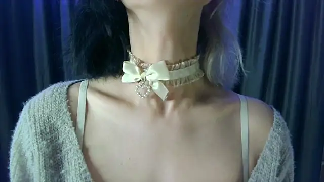 Snapshot of Layla_Muur chatting on May 10, 5:29 pm Layla Muur online show from May 10, 5:29 pm