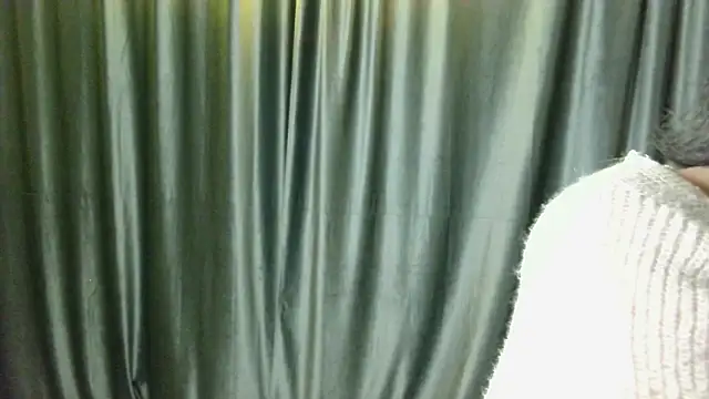 Snapshot of Layla_Muur chatting on May 15, 5:09 pm Layla Muur online show from May 15, 5:09 pm