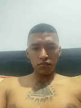 Snapshot of juliancito222 chatting on May 26, 7:10 pm juliancito222 online show from May 26, 7:10 pm