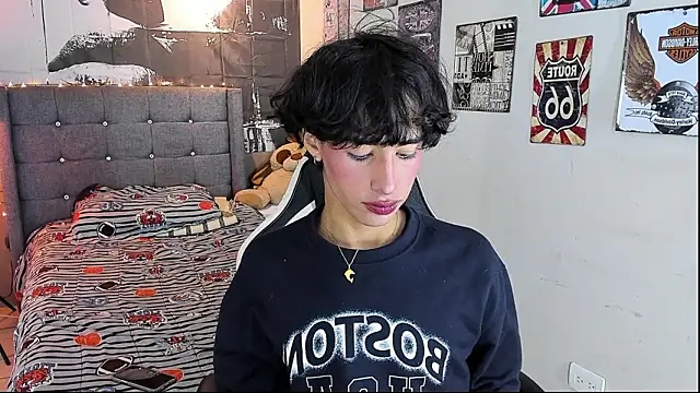 Snapshot of santy_fox chatting on March 20, 12:32 pm santy fox online show from March 20, 12:32 pm