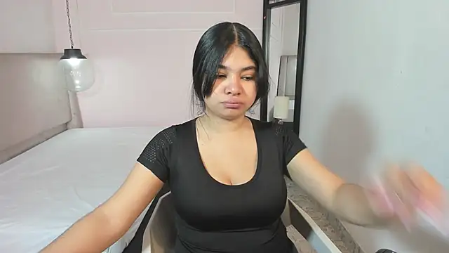 Snapshot of MilaHeat1 chatting on May 8, 7:41 pm MilaHeat1 online show from May 8, 7:41 pm